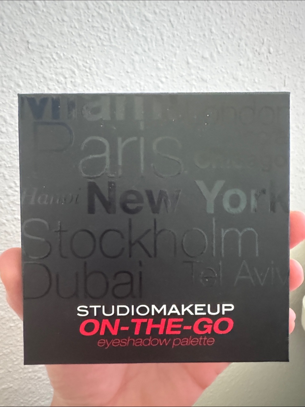 Studio Makeup On-The-Go Eyeshadow Palette - Black with Red Accent